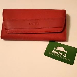 ROOTS 73 clutch wallet. Womens. Red wine. EUC